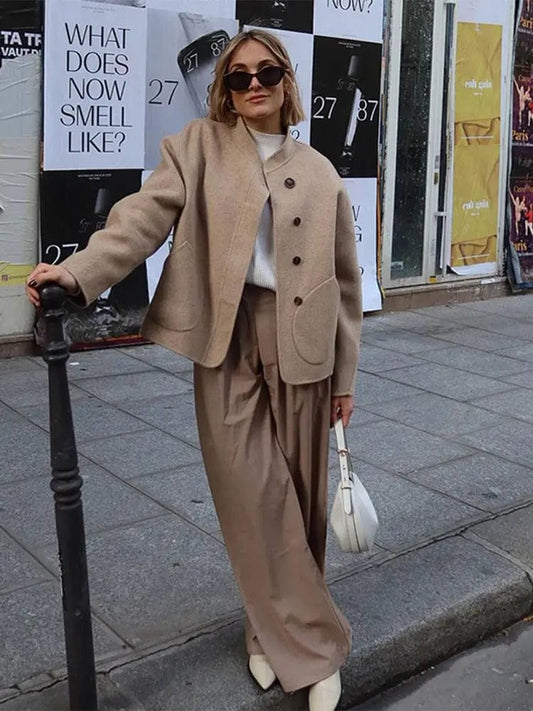 Courtney | Oversized Woljack med asymmetrisk knaplukning og rummelige lommer