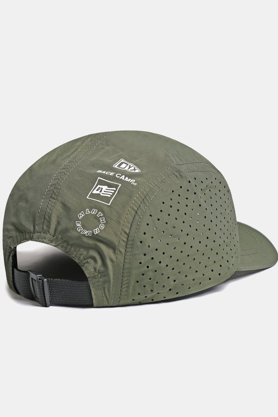Hurtigtørrende Perforeret Korte Skygge 5 Panel Camp Cap - Bagpå Trykt Logo Justerbar Sport- og Løbehat