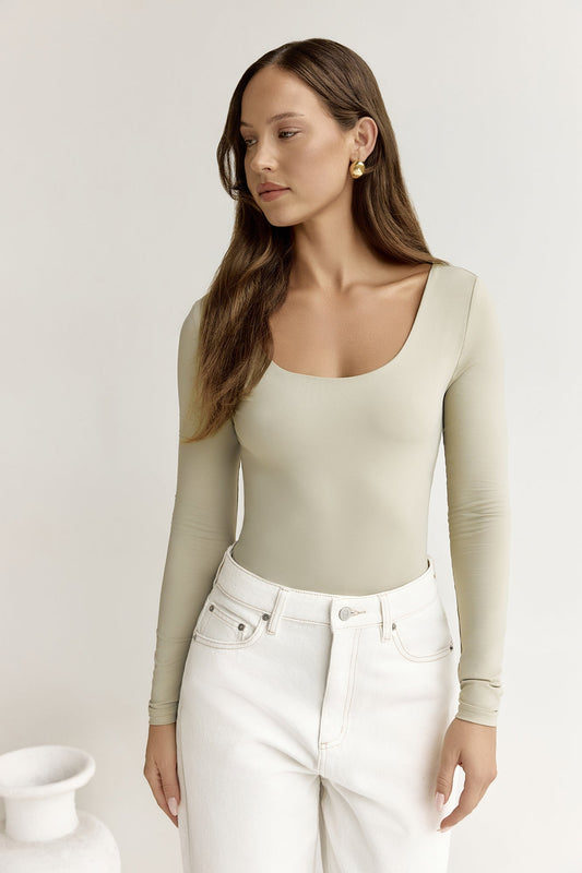 BASE Second Skin Langærmet Body i Blødt, Stretchy Materiale