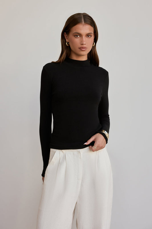 BASE Form Luxe Striktop med Lange Ærmer i Blødt Materiale
