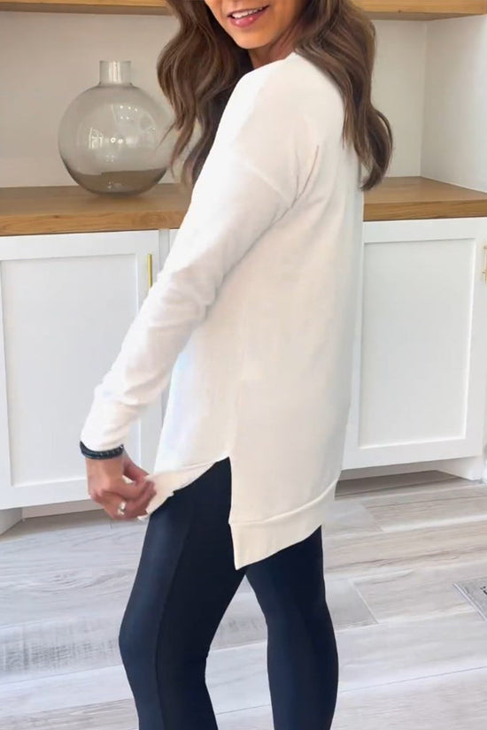 Damebluse med rund hals, lange ærmer og lang lige model