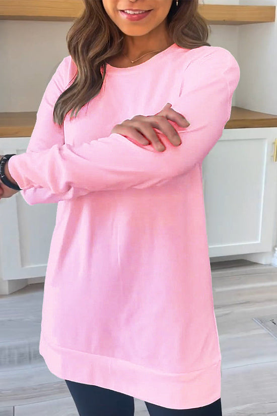 Damebluse med rund hals, lange ærmer og lang lige model
