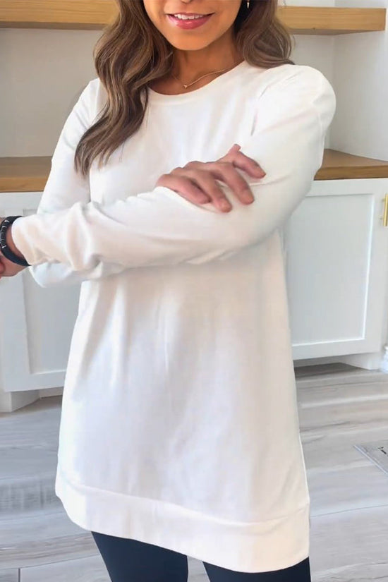 Damebluse med rund hals, lange ærmer og lang lige model