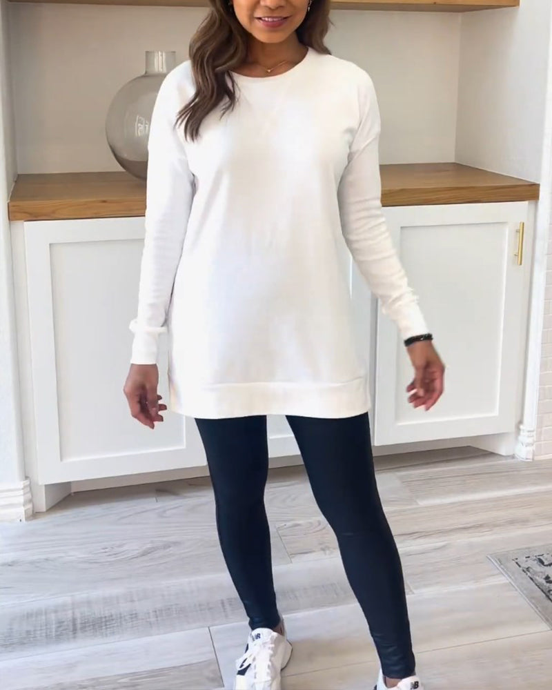 Damebluse med rund hals, lange ærmer og lang lige model