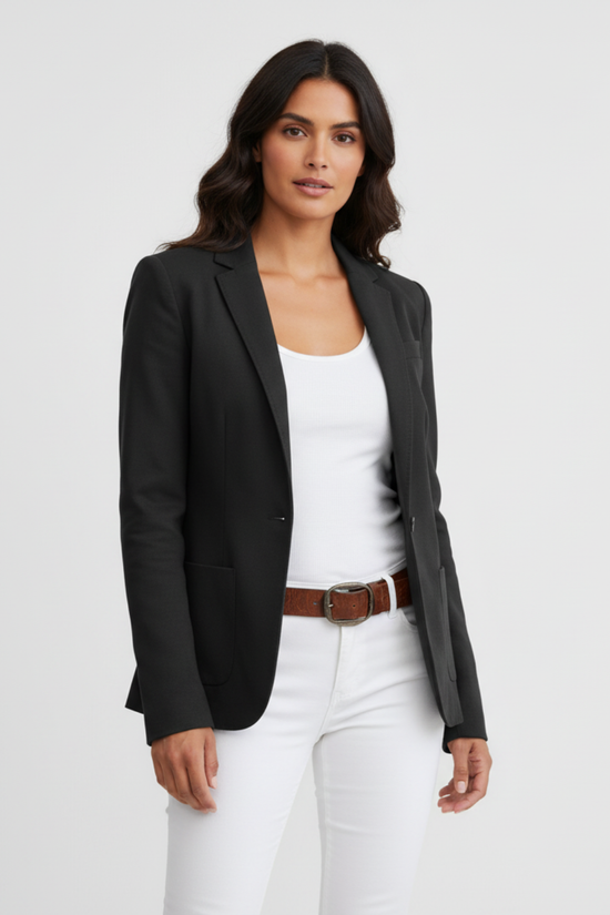 Dame Blazer – Figurtilpasset Model med Revers og Knaplukning