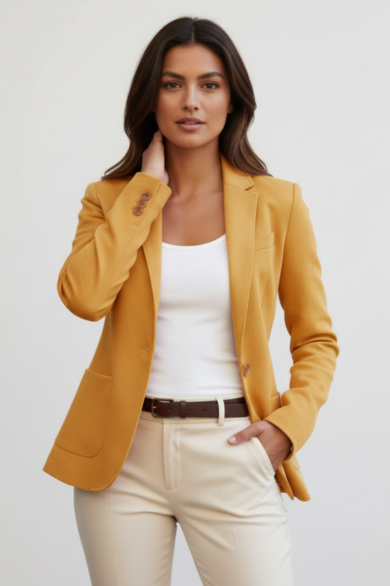 Dame Blazer – Figurtilpasset Model med Revers og Knaplukning