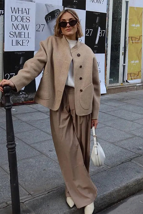 Courtney | Oversized Woljack med asymmetrisk knaplukning og rummelige lommer