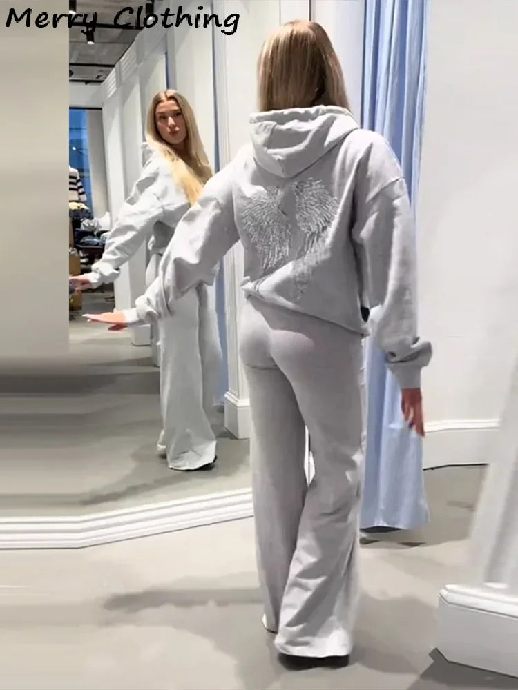 Damehoodie med hætte og pailletvinger på ryggen