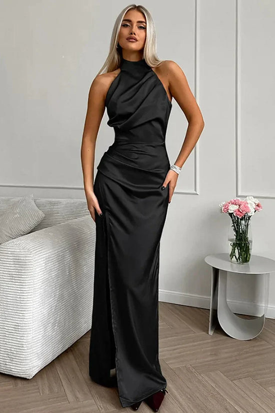 Elegant Satin Halterneck Kjole med Sideslids