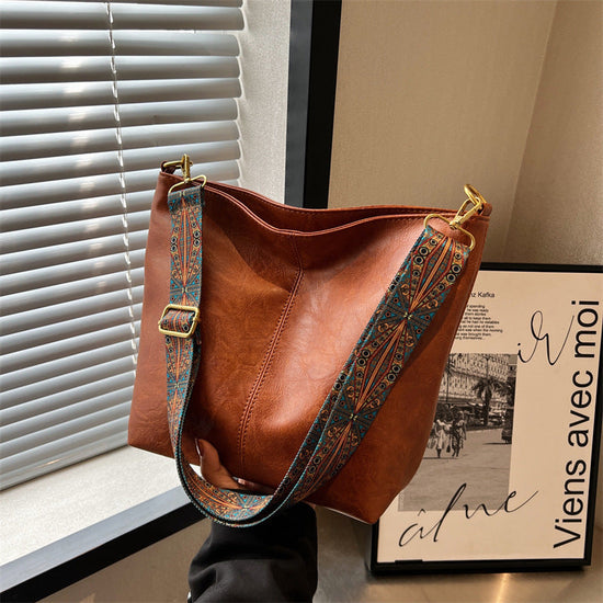Skuldertaske med bohemian skulderrem - Mila