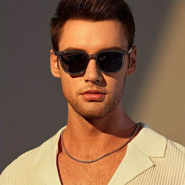 Grå