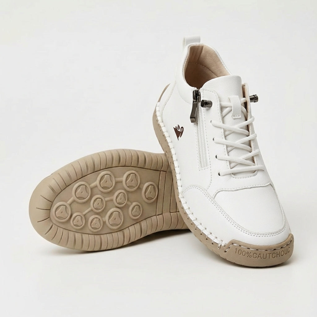 Sneakers med snørebånd, lynlås i siden og flad rillet sål