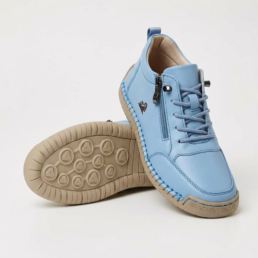 Sneakers med snørebånd, lynlås i siden og flad rillet sål