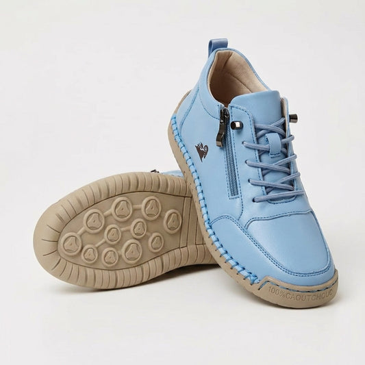 Sneakers med snørebånd, lynlås i siden og flad rillet sål