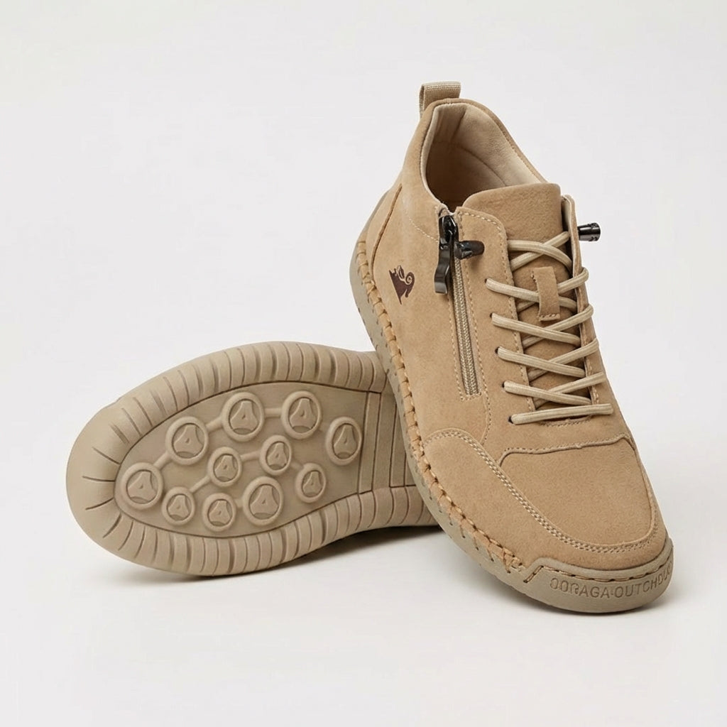 Sneakers med snørebånd, lynlås i siden og flad rillet sål