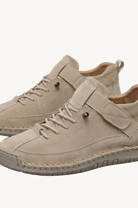 Damesneakers med højt skaft, snørebånd, remdetalje og flad sål