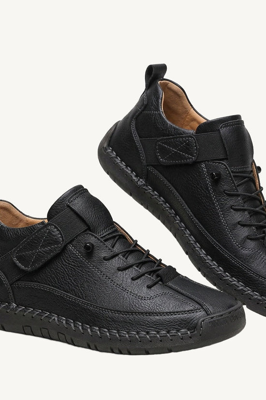 Damesneakers med højt skaft, snørebånd, remdetalje og flad sål