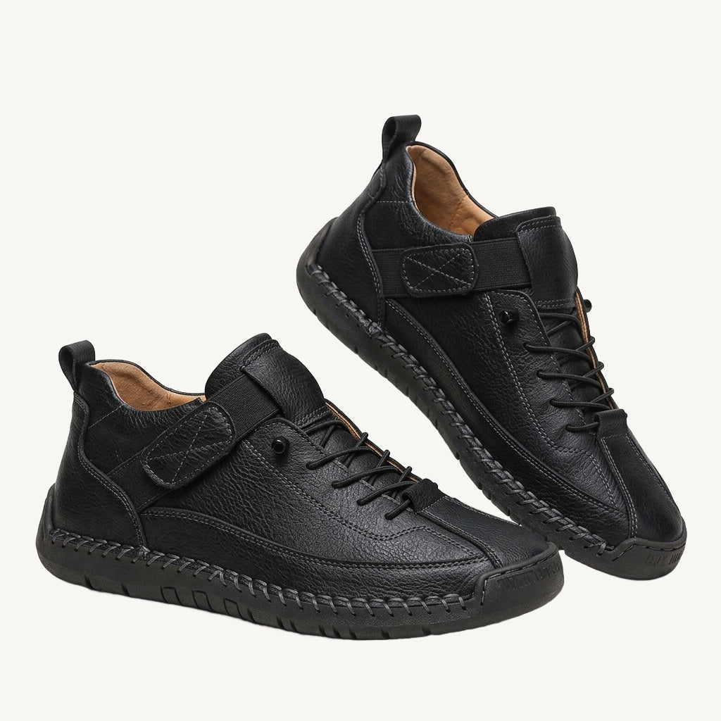 Damesneakers med højt skaft, snørebånd, remdetalje og flad sål