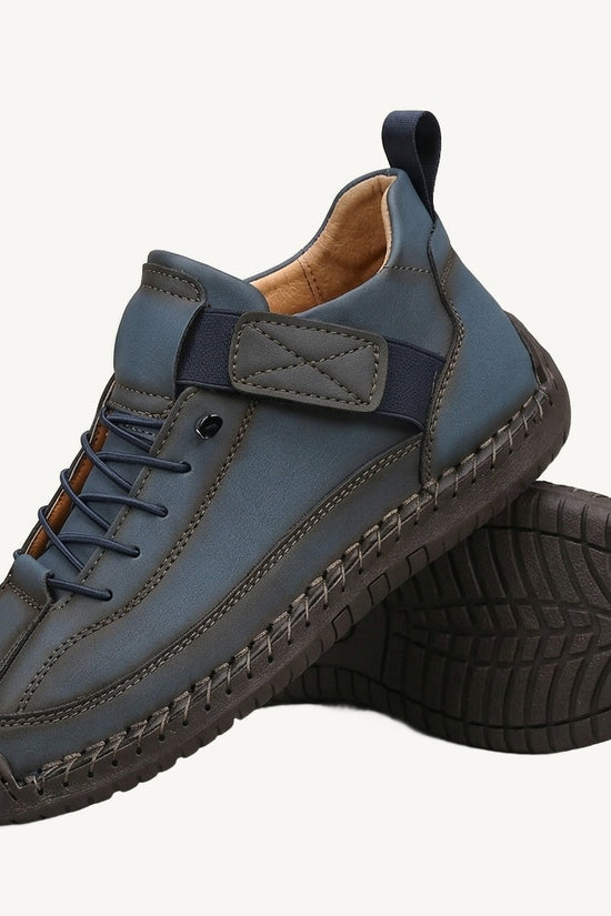 Damesneakers med højt skaft, snørebånd, remdetalje og flad sål