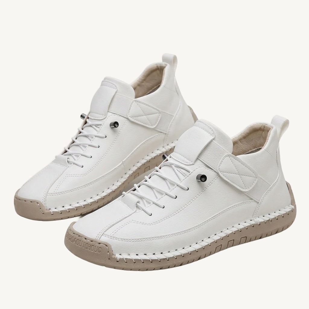 Damesneakers med højt skaft, snørebånd, remdetalje og flad sål